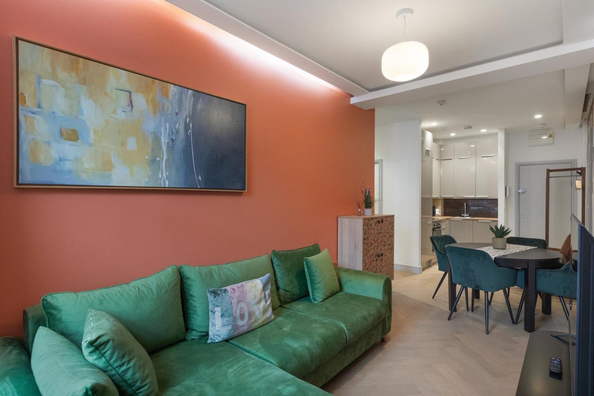 Cozy Retreat Near Downtown With Parking * London